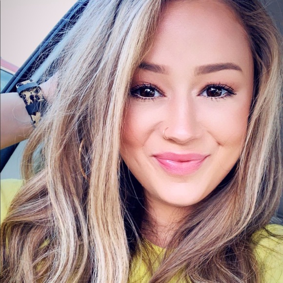 Meet your Posher, Holly - Picture 1 of 2